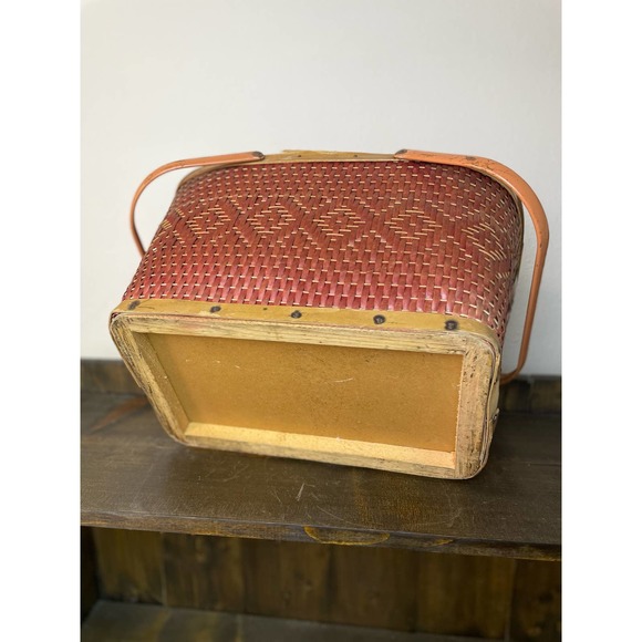 Vintage Redmon Wicker Picnic Basket - Beautiful Cranberry Red - Picture 11 of 11